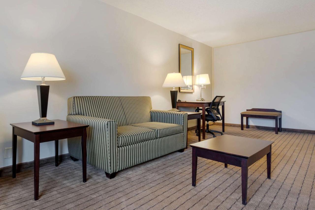 Clarion Inn Elmira-Horseheads Bagian luar foto